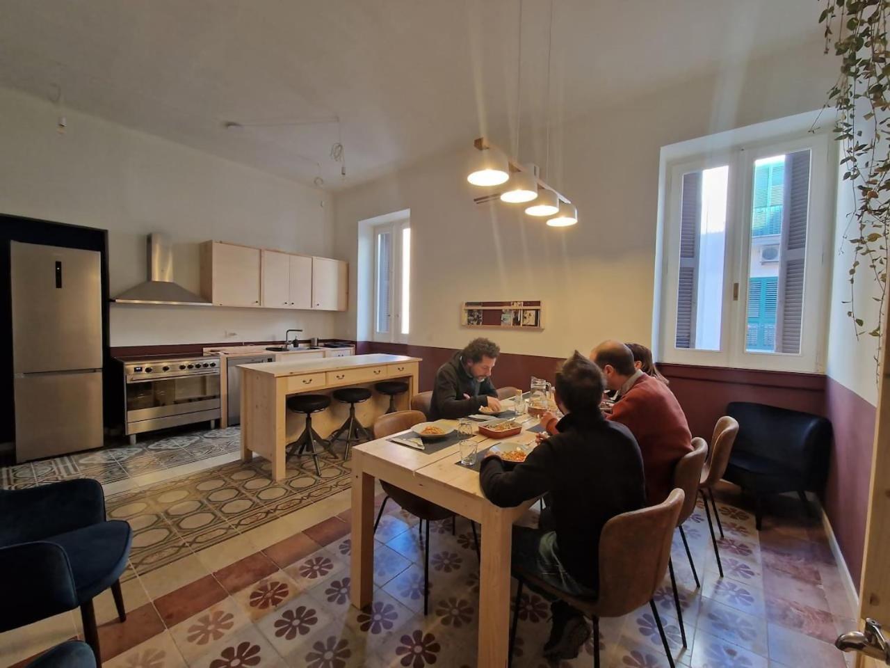 Lostabile Guesthouse & Coworking บารี ภายนอก รูปภาพ